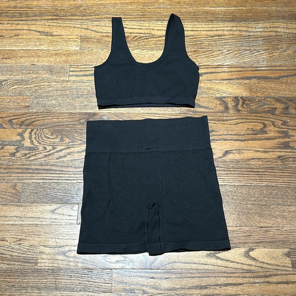 New Colsie Set Reversible Neckline
Seamless Bralette - Picture 1 of 1